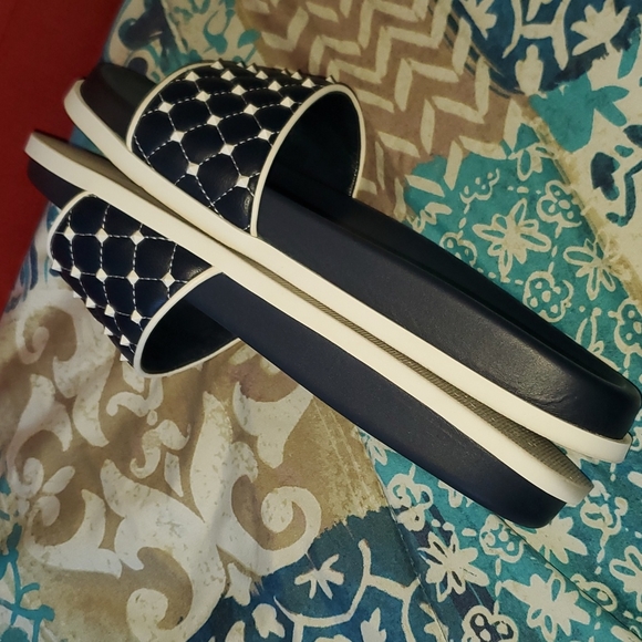 Valentino Free rockstud spike pool slide comes with dust bag and box Valentino - Picture 8 of 14